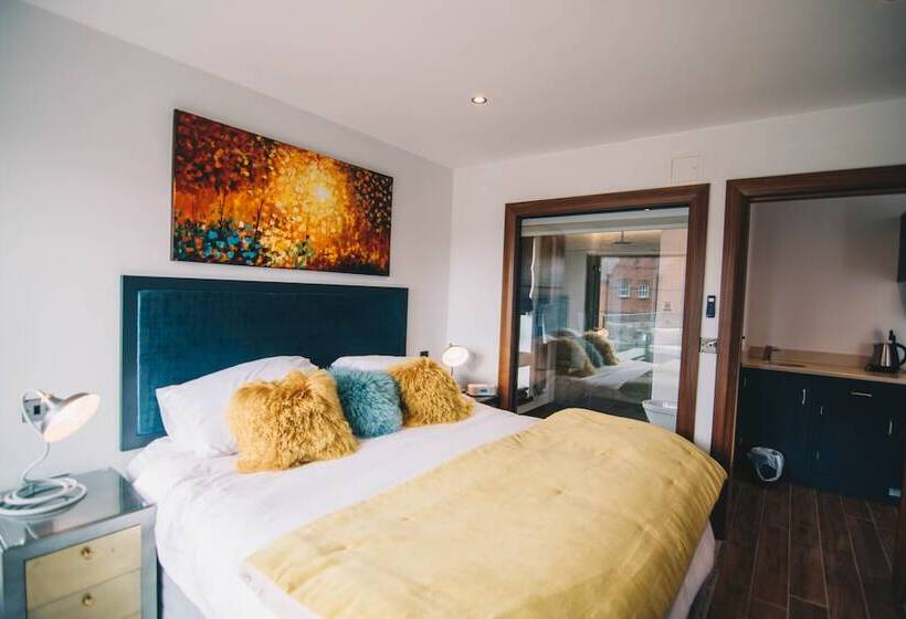 Полулюкс с Балконом, Antrim House Guest Rooms & Suites