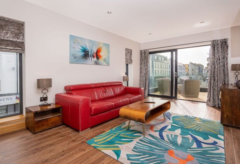 Полулюкс с Балконом, Antrim House Guest Rooms & Suites