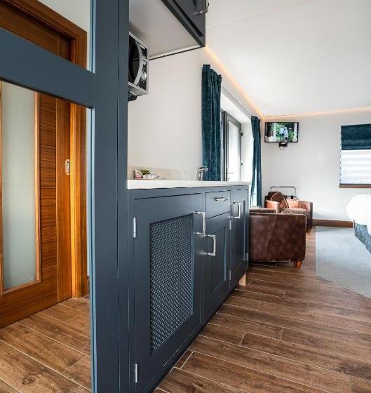 Люкс Повышенной Комфортности, Antrim House Guest Rooms & Suites