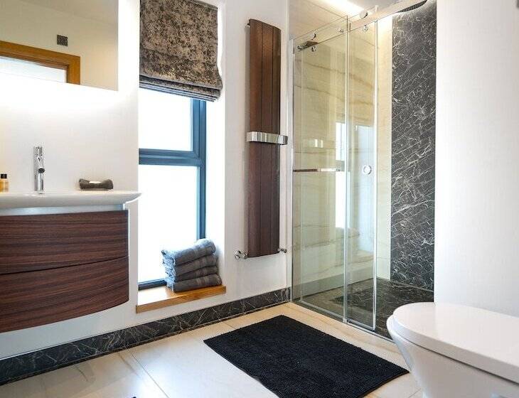 Полулюкс с Балконом, Antrim House Guest Rooms & Suites