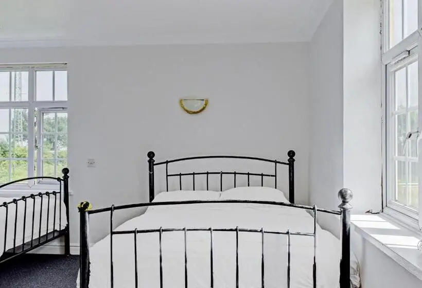 スタンダード４人部屋, The Gables Hotel, Birmingham Airport