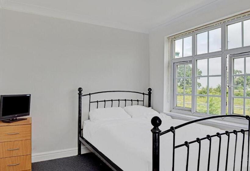 Четырехместный Номер Стандарт, The Gables Hotel, Birmingham Airport