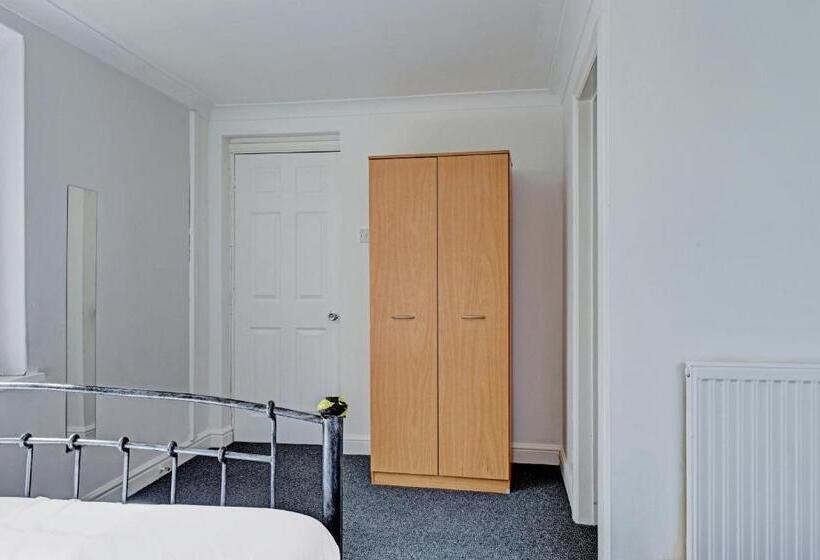 四人标准间, The Gables Hotel, Birmingham Airport