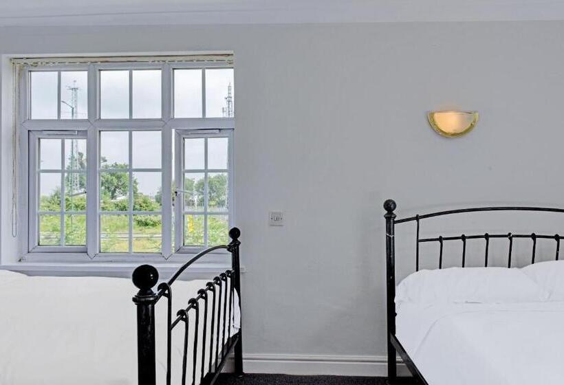 四人标准间, The Gables Hotel, Birmingham Airport