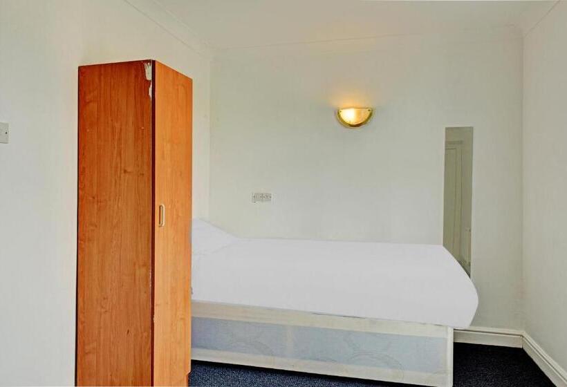 标准三人间, The Gables Hotel, Birmingham Airport