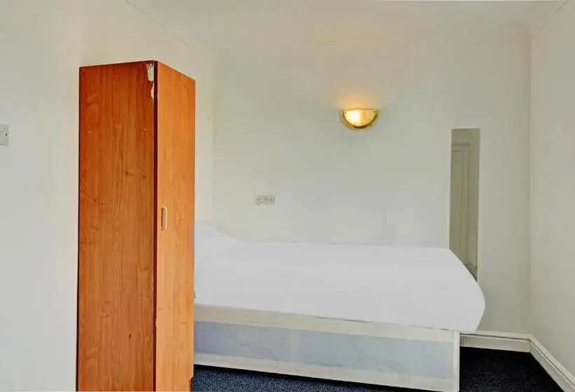 スタンダードトリプルルーム, The Gables Hotel, Birmingham Airport