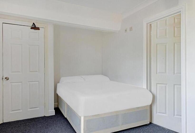 标准三人间, The Gables Hotel, Birmingham Airport