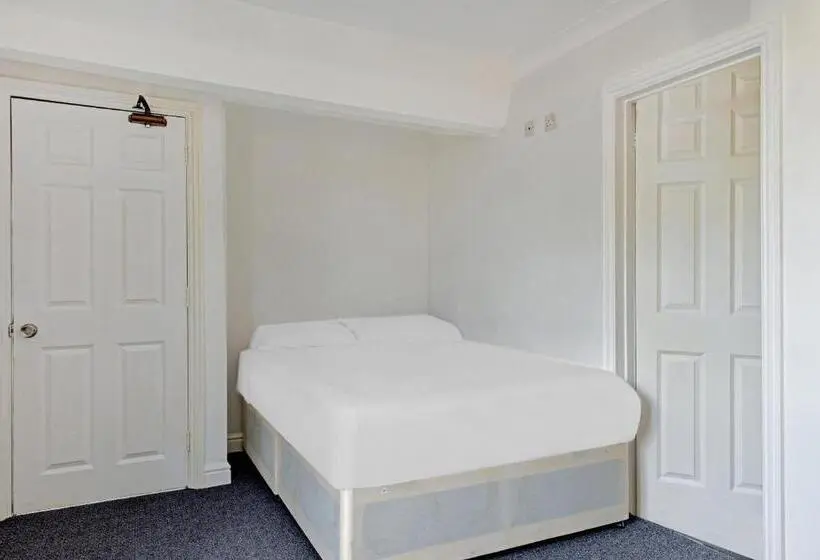 スタンダードトリプルルーム, The Gables Hotel, Birmingham Airport