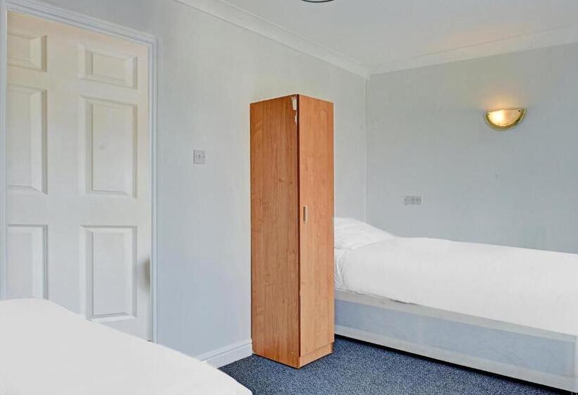 标准三人间, The Gables Hotel, Birmingham Airport