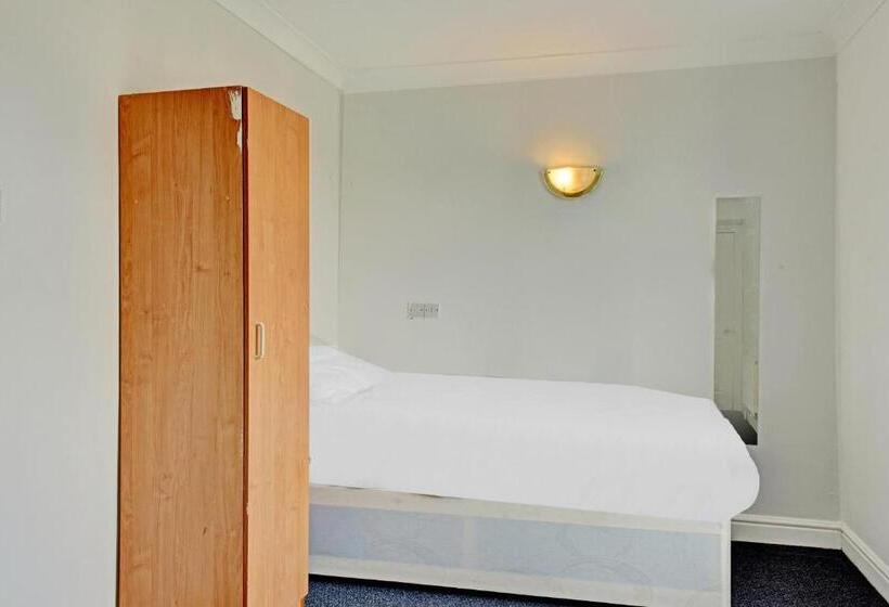 标准三人间, The Gables Hotel, Birmingham Airport