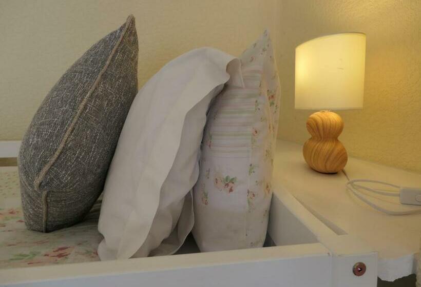 غرفة عائلية مطلّة علي البحر, The Cumberland