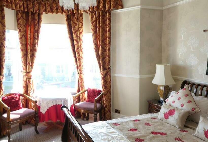 غرفة ديلوكس مطلّة علي البحر, The Cumberland