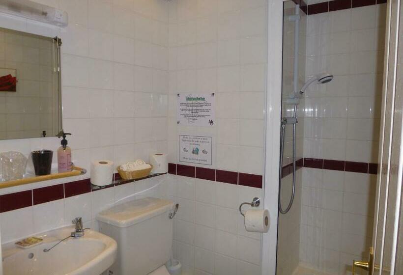 غرفة ديلوكس مطلّة علي البحر, The Cumberland