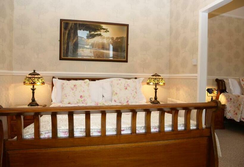 غرفة ديلوكس مطلّة علي البحر, The Cumberland