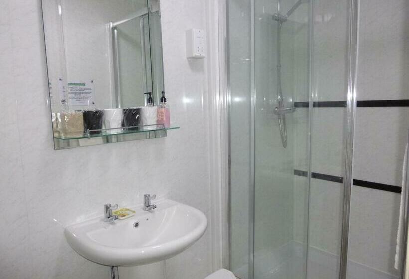 غرفة ديلوكس مطلّة علي البحر, The Cumberland