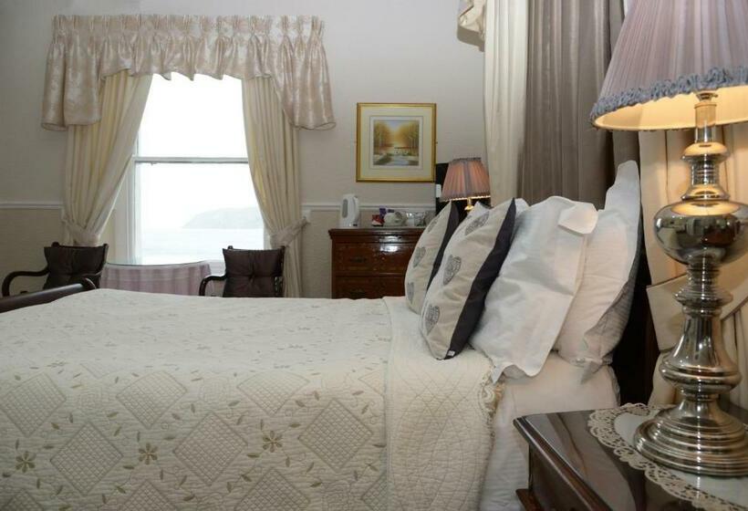 غرفة ديلوكس مطلّة علي البحر, The Cumberland