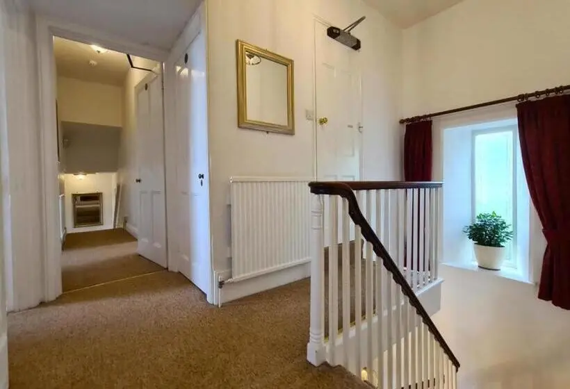 スタンダードシングルルーム, Watermead House