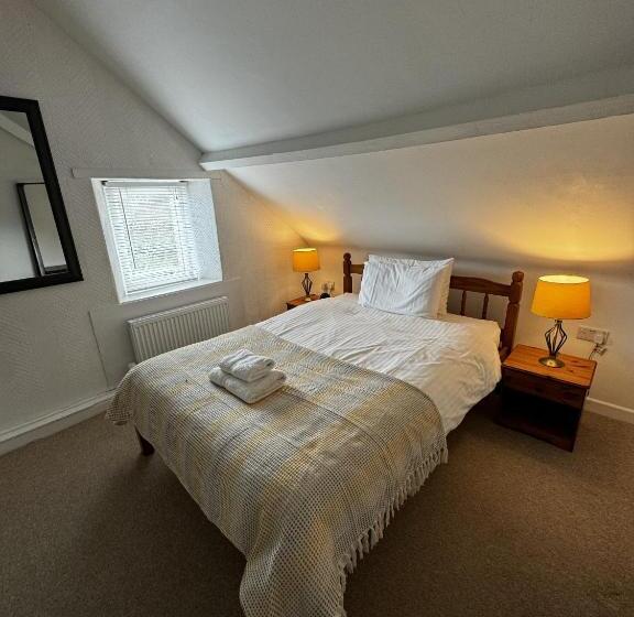 高级大房间, Watermead House