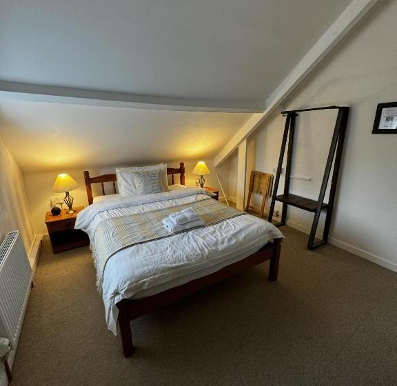 高级大房间, Watermead House