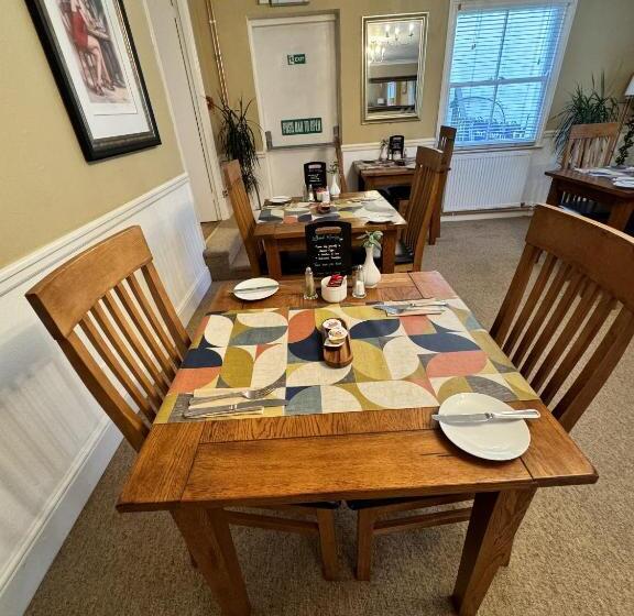 غرفة قياسية, Watermead House