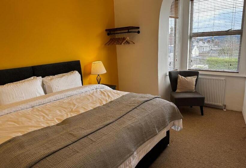 标准间, Watermead House