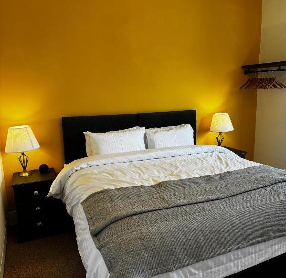 标准间, Watermead House