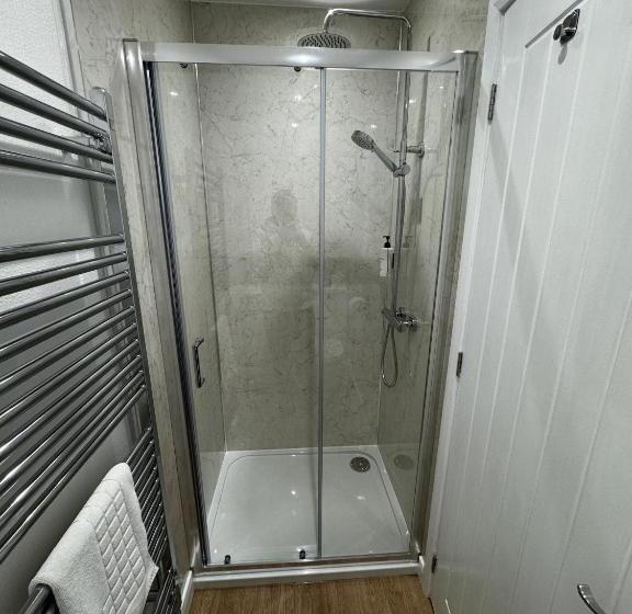 غرفة سوبيريور, Watermead House