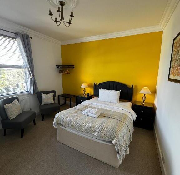 غرفة سوبيريور, Watermead House