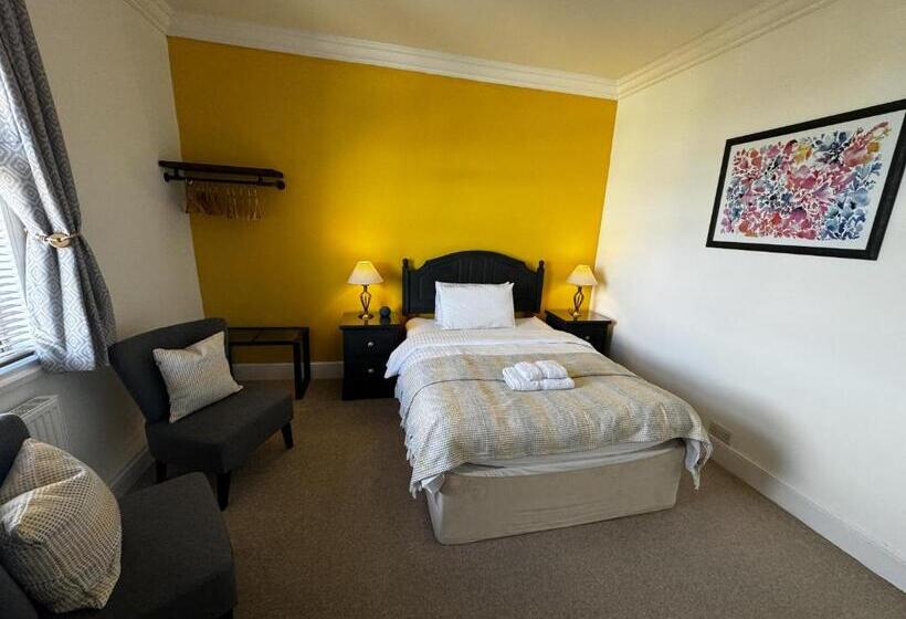 高级大房间, Watermead House