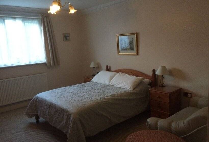 Номер Стандарт, Half Moon Hotel And Restaurant