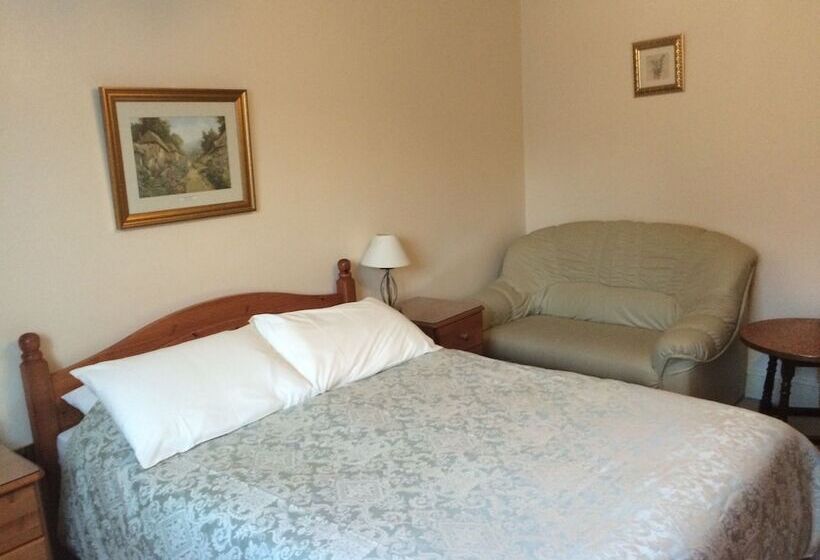 スタンダードルーム, Half Moon Hotel And Restaurant