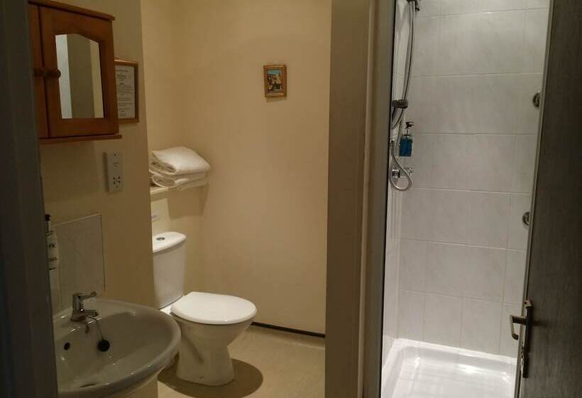 スタンダードトリプルルーム, Half Moon Hotel And Restaurant