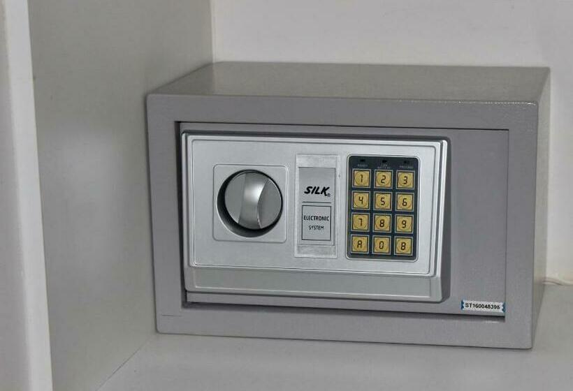 スタンダードシングルルーム, 6 De Diciembre