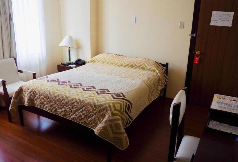 スーペリアールーム, 6 De Diciembre