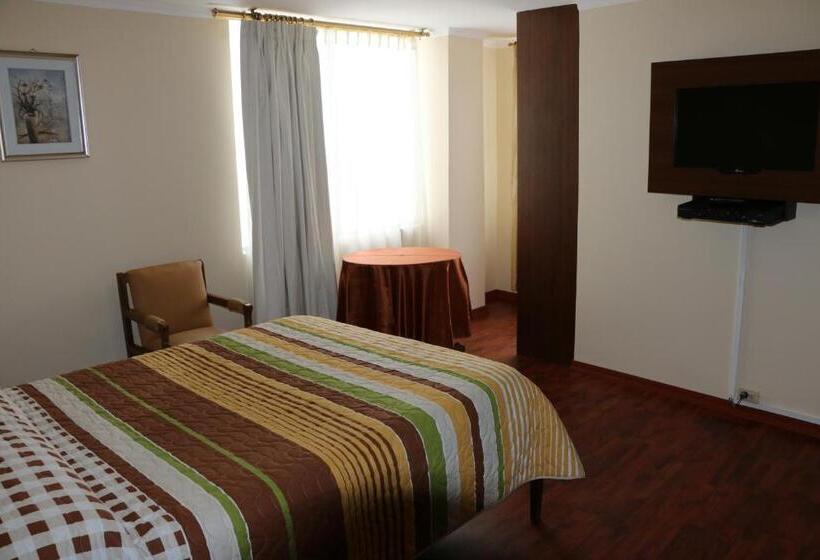 スーペリアールーム, 6 De Diciembre