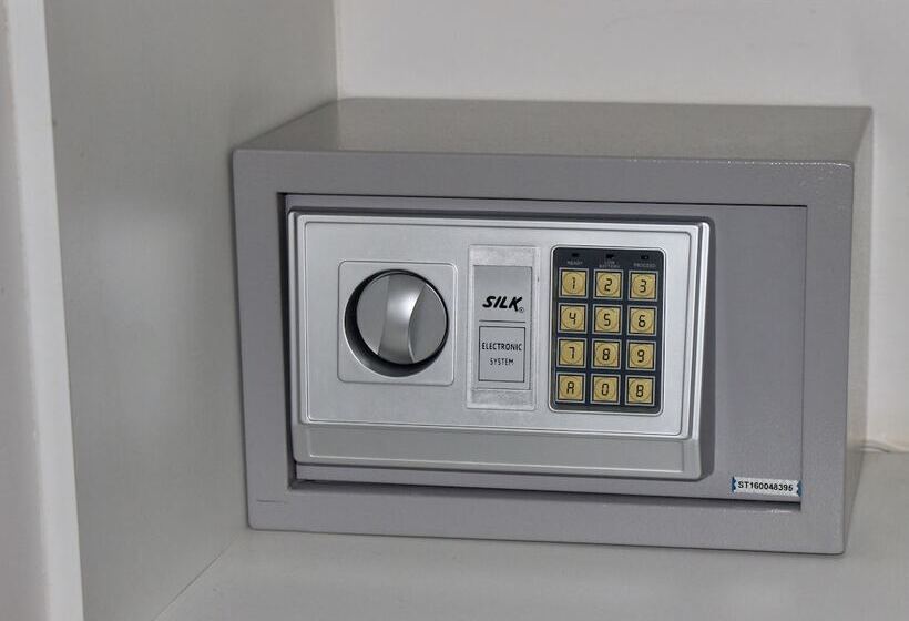 スタンダード４人部屋, 6 De Diciembre