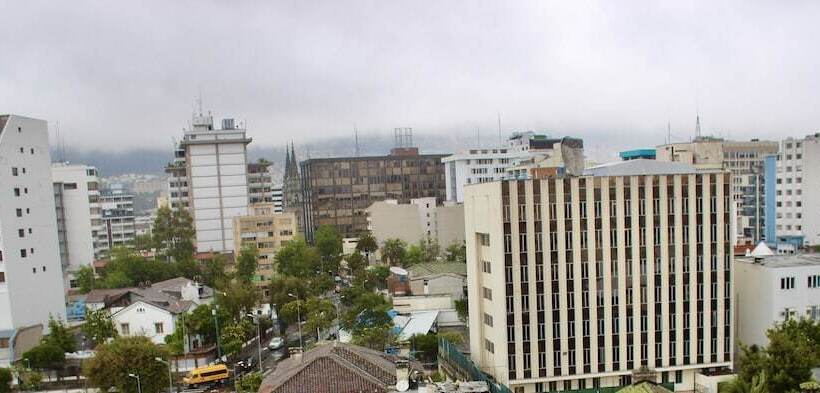 スタンダード４人部屋, 6 De Diciembre