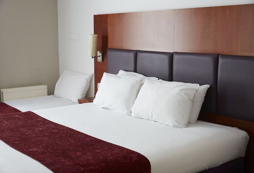 ファミリールーム, Crossroads By Chef & Brewer Collection