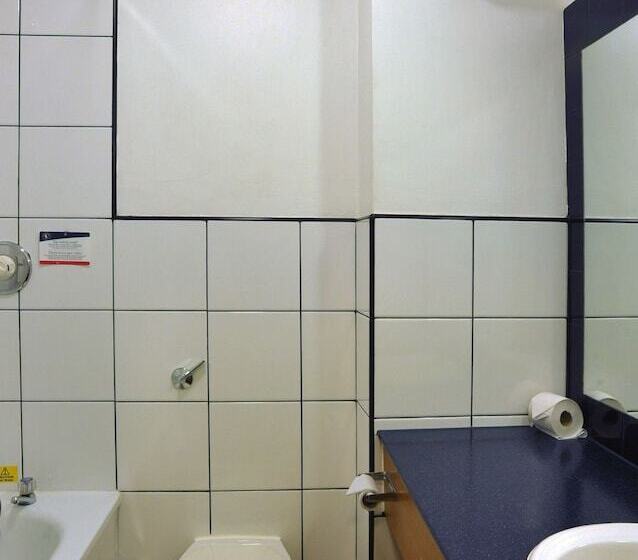 ファミリールーム, Crossroads By Chef & Brewer Collection