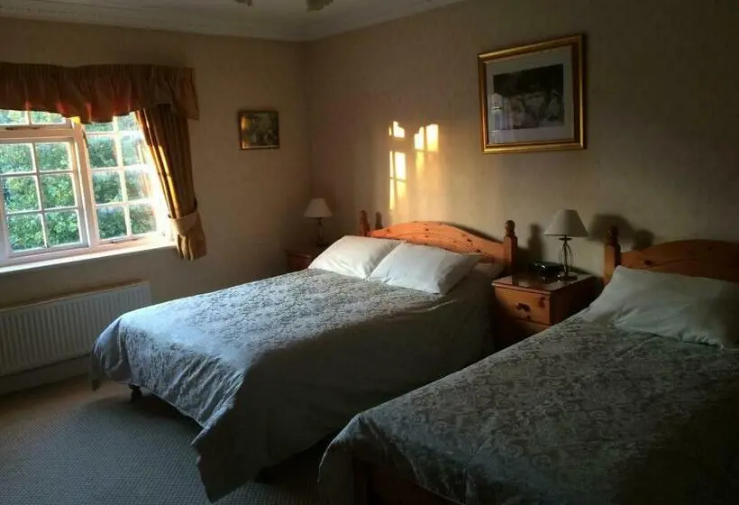Perhehuone, Half Moon Hotel And Restaurant