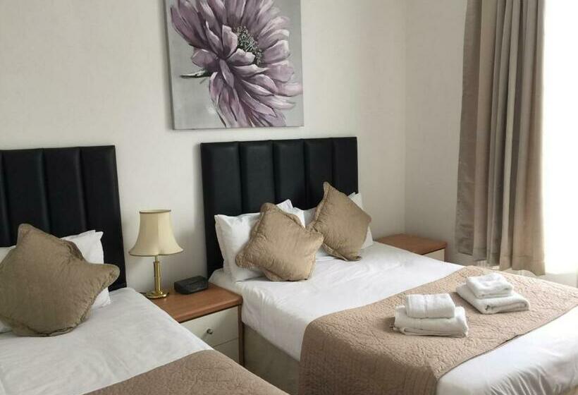 חדר סטנדרט לשלושה, Kensington