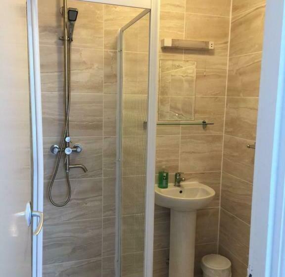 חדר סטנדרט לשלושה, Kensington