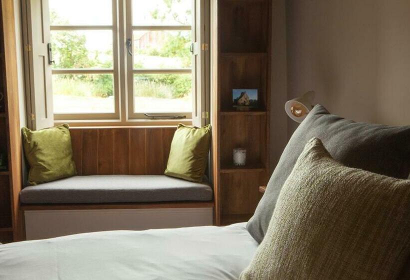 اتاق کلاسیک, Killingworth Castle