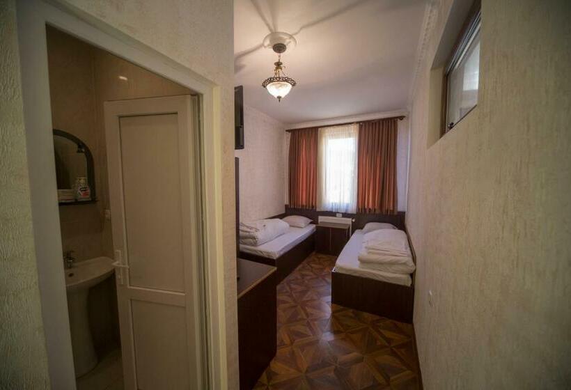 اتاق استاندارد, Nikala