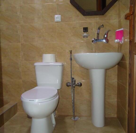 اتاق استاندارد سه نفره, Nikala