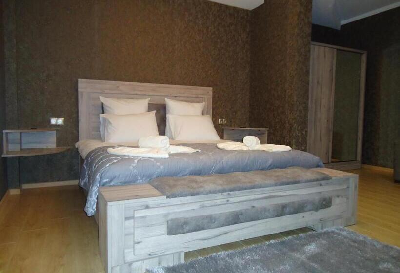 سوییت خانوادگی, Nikala