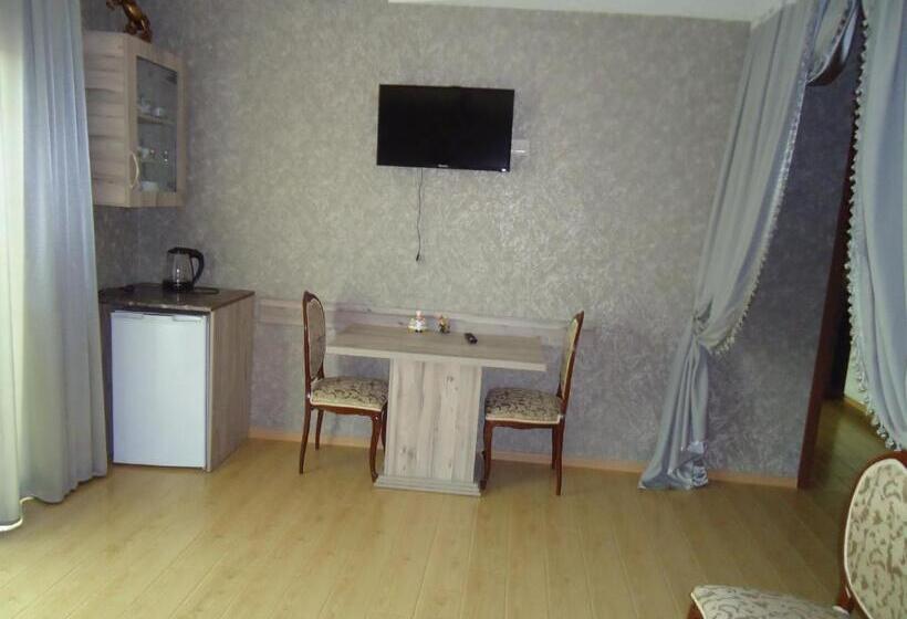 سوییت خانوادگی, Nikala