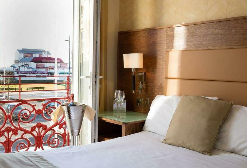 غرفة ديلوكس مطلّة علي البحر, Prom