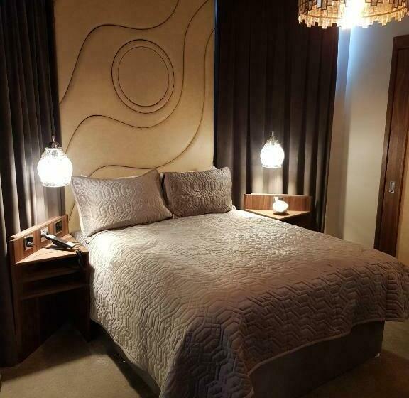 جناح سوبيريور, Prom