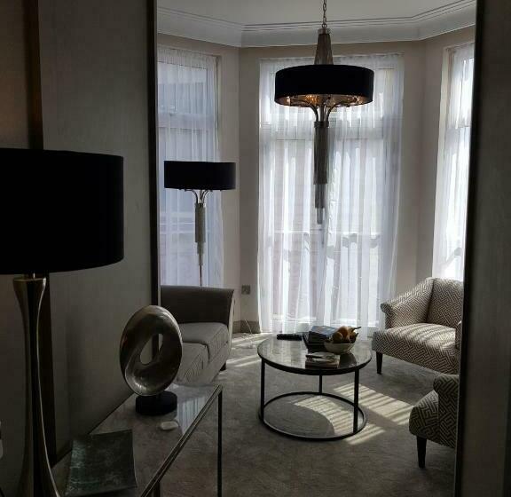 جناح سوبيريور, Prom